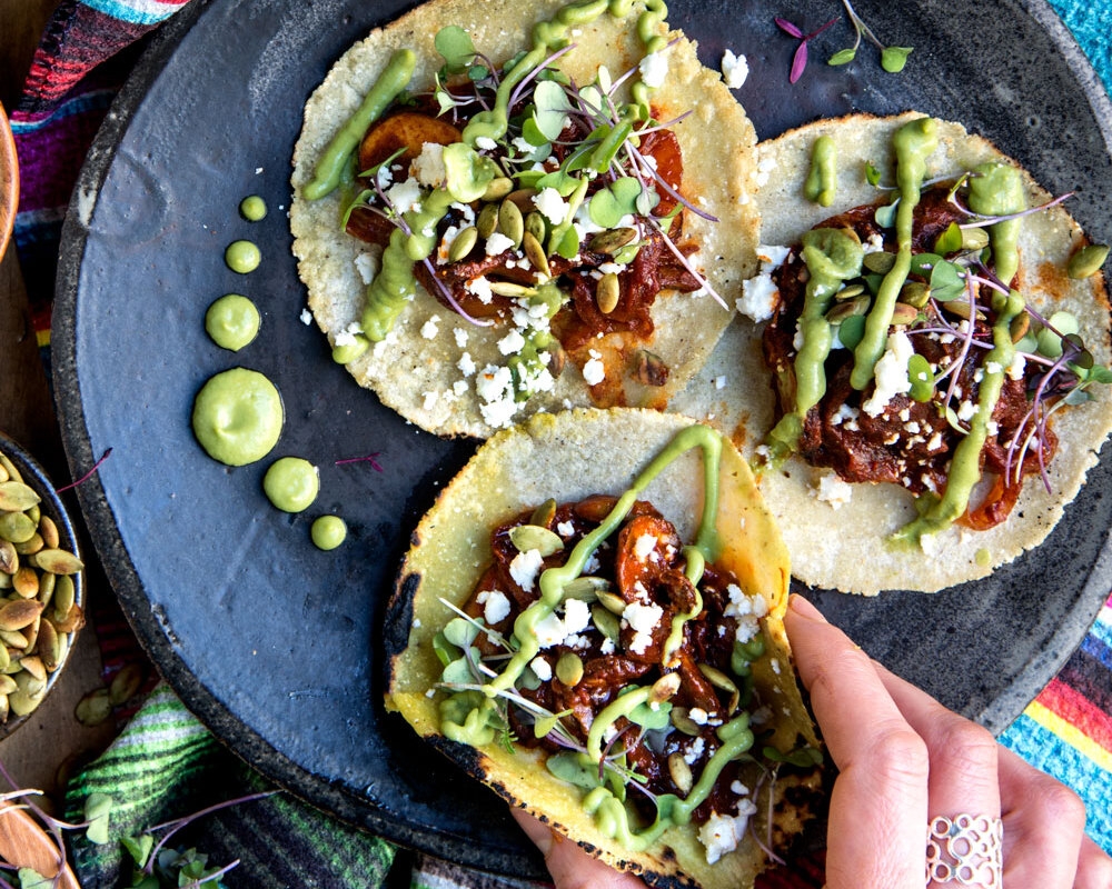 Tacos nấm hải sản với kem trái khoáy bơ