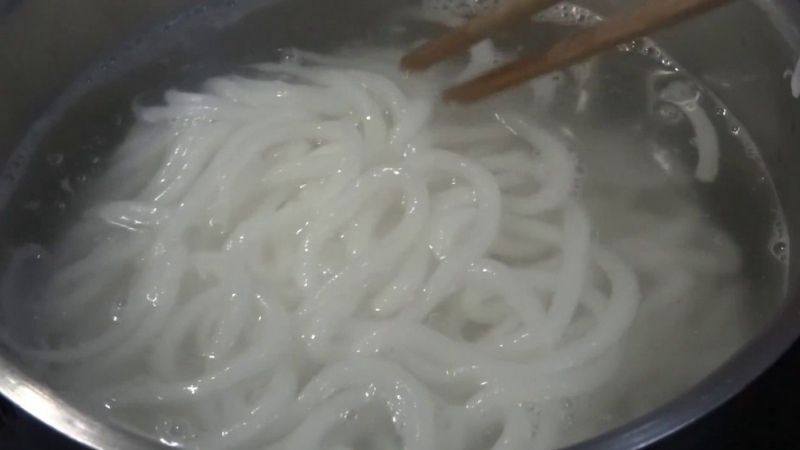Luộc sợi bánh canh