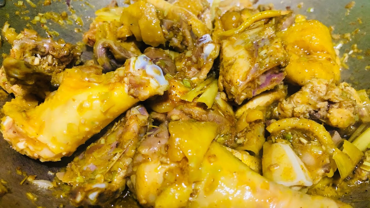 Gà kho cà ri thấm đẫm nước sốt hoàn hảo