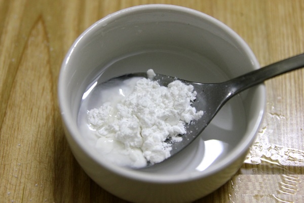 Hòa tan bột năng với nước