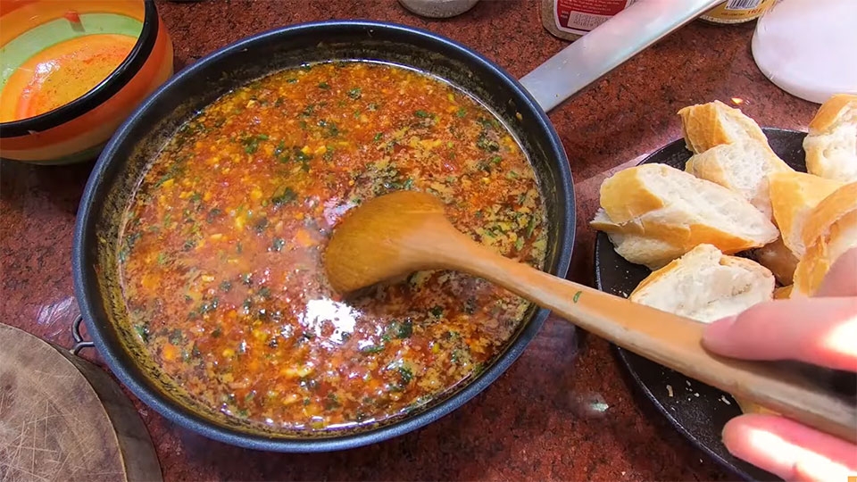 Thành phẩm sốt cà chua chấm bánh mì