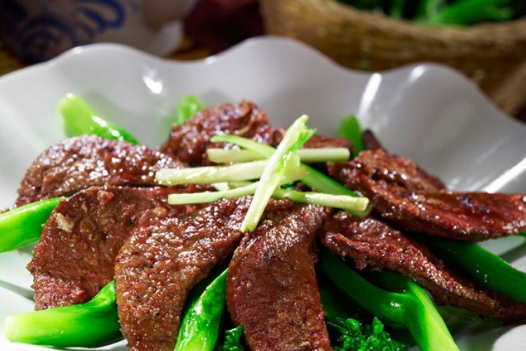 Gan là món ăn khoái khẩu của mèo