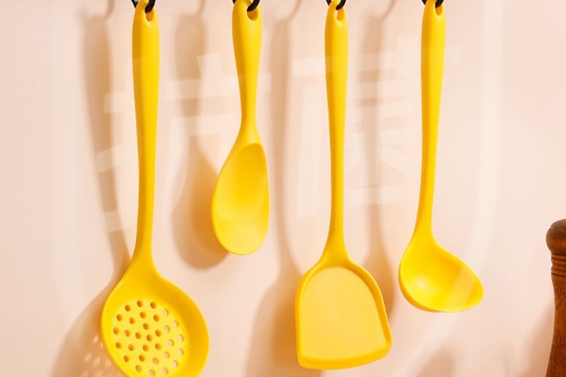 Có nên dùng muỗng nhựa nấu ăn không? Cách chọn loại muỗng nấu ăn an toàn, chất lượng 1