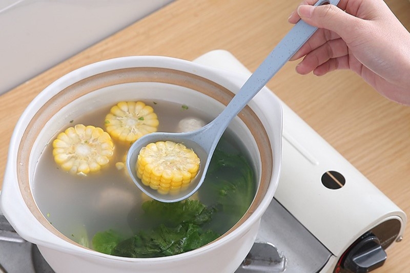 Có nên dùng muỗng nhựa nấu ăn không? Cách chọn loại muỗng nấu ăn an toàn, chất lượng 2
