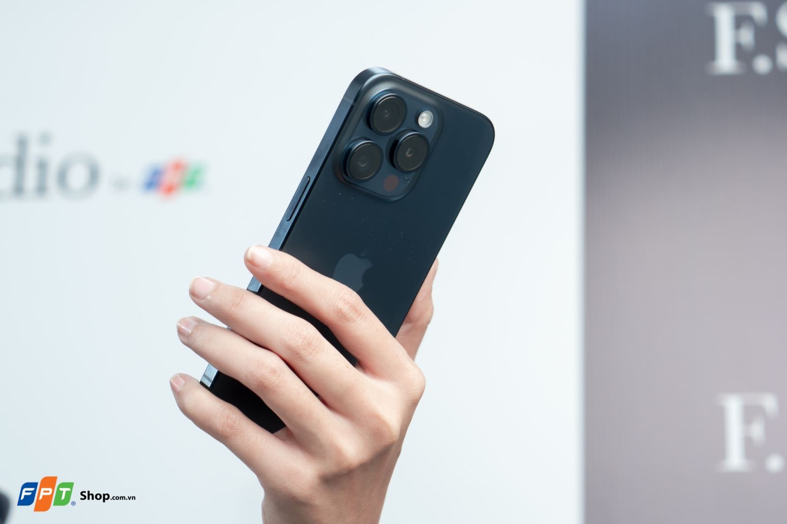 So sánh Galaxy S24 Plus và iPhone 15 Pro (ảnh 3)