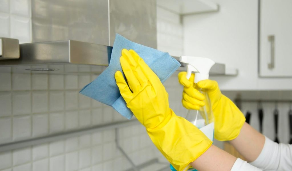 Hướng dẫn cách vệ sinh máy hút mùi đúng để khử mùi hiệu quả và sử dụng bền lâu 4