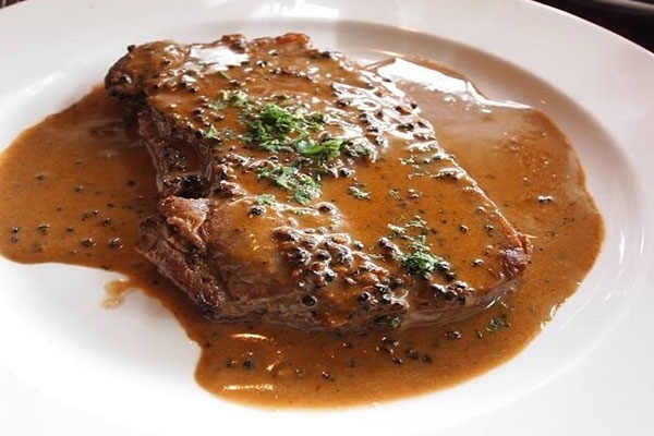 Bít tết bò sốt tiêu đen