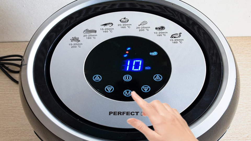 Bảng điều khiển của nồi chiên không dầu Perfect AF606