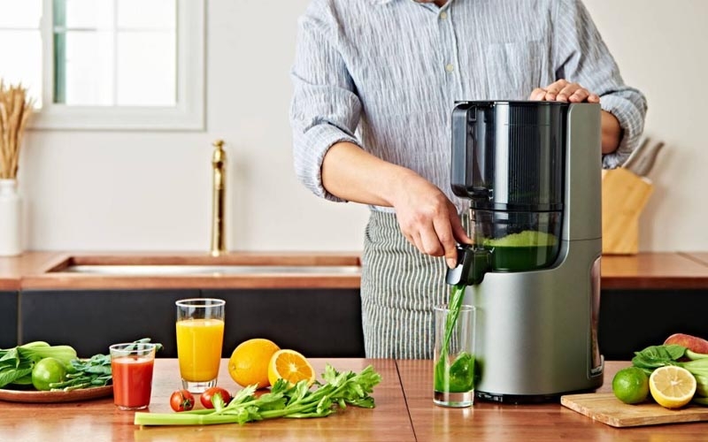 Máy ép chậm Hurom hoạt động mạnh mẽ, giúp ép thực phẩm nhanh và đáng tin cậy