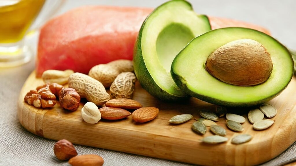 Quả bơ, các loại hạt, dầu ô liu là những thực phẩm giảm cân hiệu quả