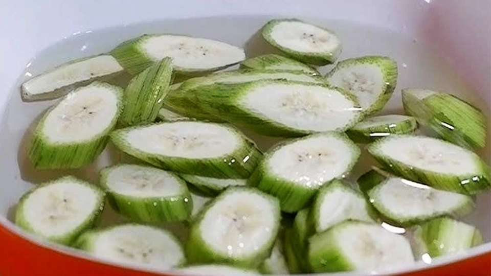 Sơ chế chuối xanh không thâm, bớt chát