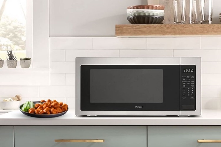 Cách sử dụng lò vi sóng Whirlpool cụ thể như thế nào? Khi dùng lò vi sóng Whirlpool cần lưu ý gì? 3
