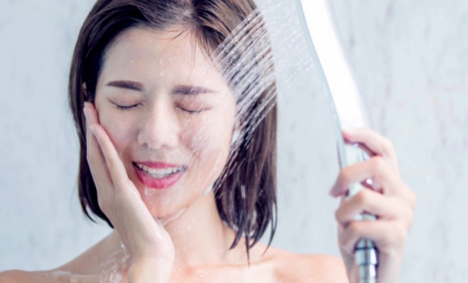 Gội nước lạnh là sự lựa chọn tốt nhất dùng để gội đầu sau khi nhuộm tóc