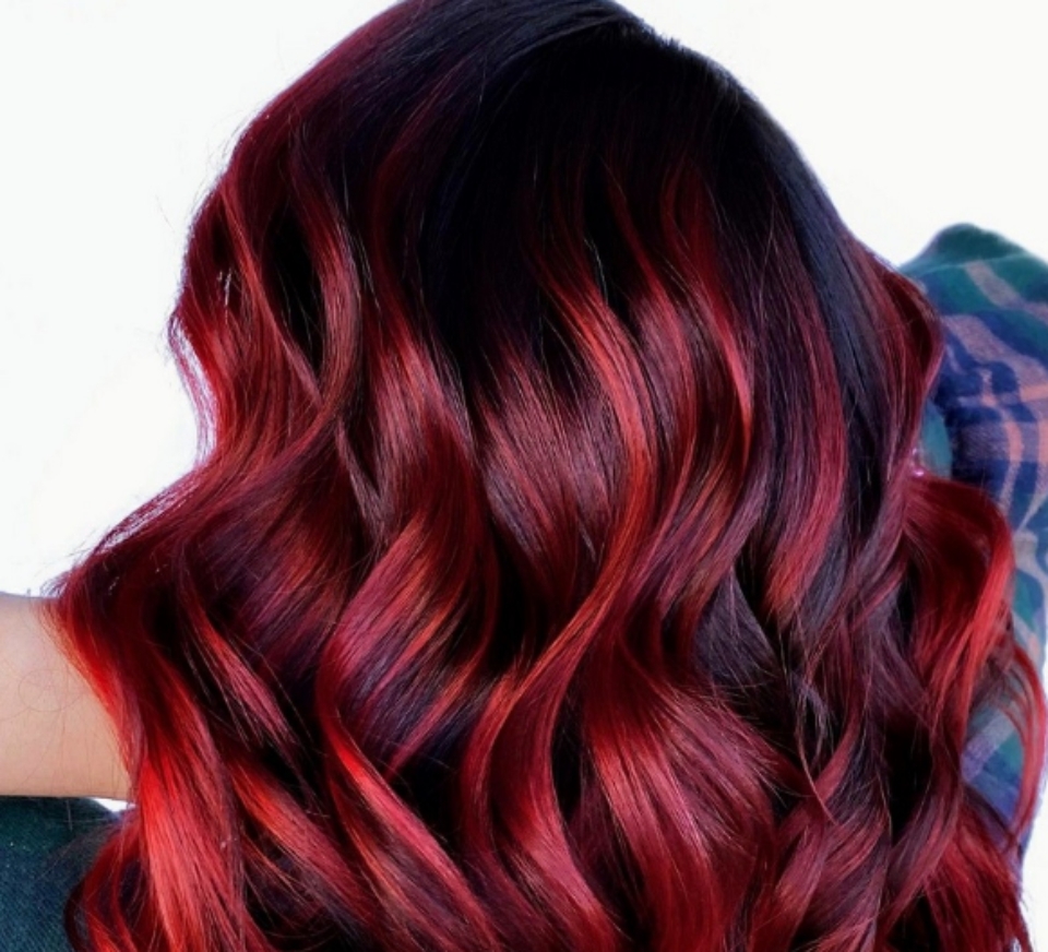 Nhuộm đỏ rượu vang highlight sẽ giúp các cô nàng nổi bật ở mọi thời điểm