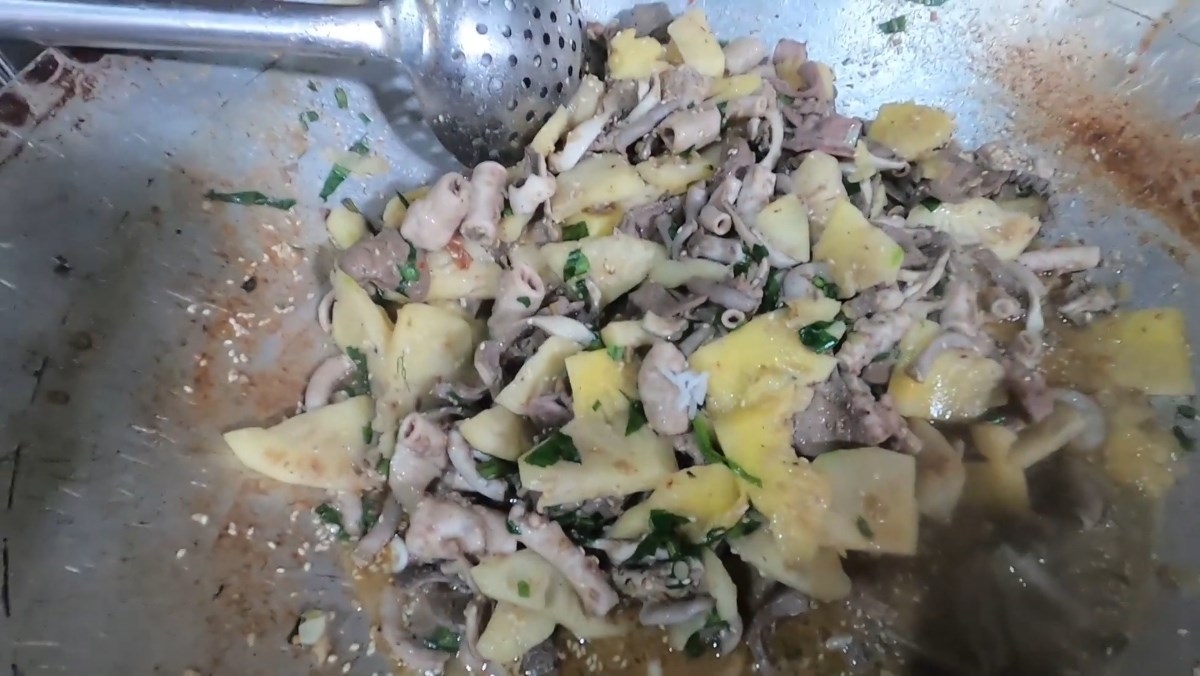 Xào dứa và lòng dê