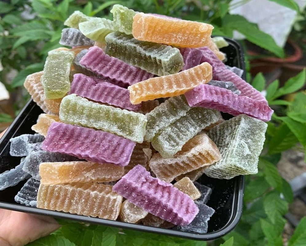 Nên phơi nắng lớn để mứt nhanh khô