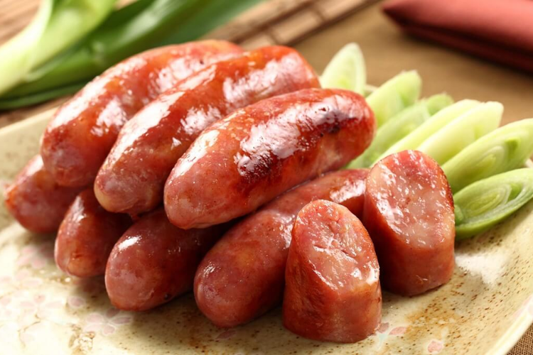 Cách chế biến lạp xưởng thơm ngon đúng vị, phù hợp với khẩu vị của mọi thành viên trong gia đình hình 4