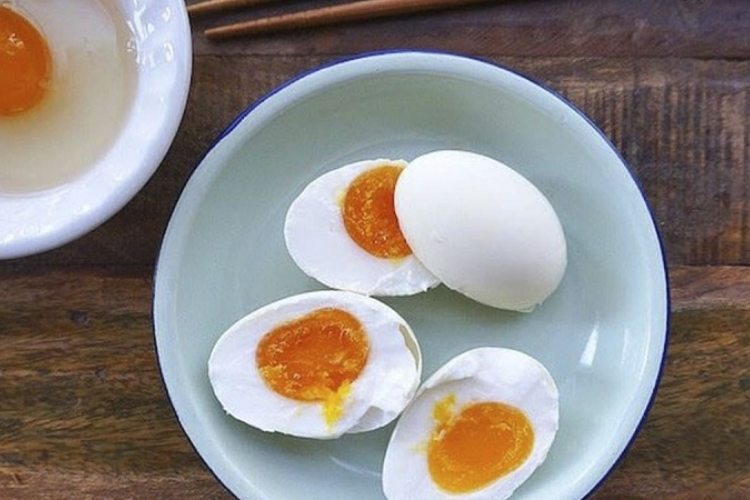 Cách làm hột vịt muối đơn giản, để lâu ăn vẫn ngon, ai cũng có thể tự tay làm ngay tại nhà hình 6