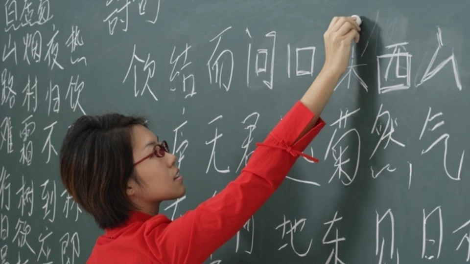 Khó khăn khi theo học khối ngành D04 này