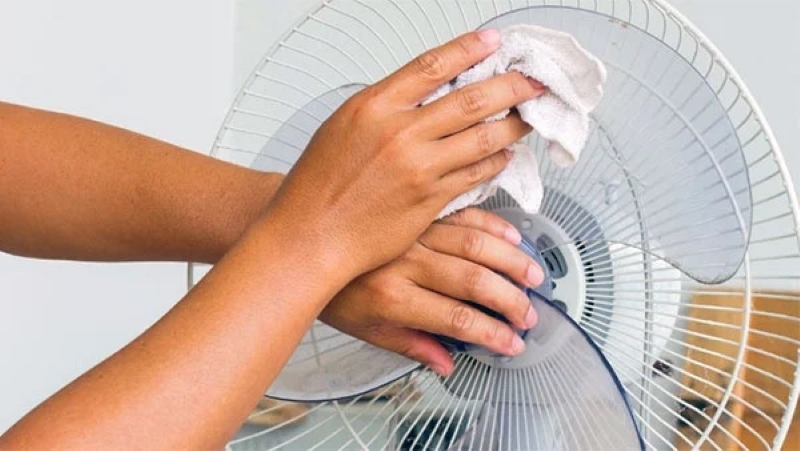 Vệ sinh quạt thường xuyên là cách làm quạt mát hơn