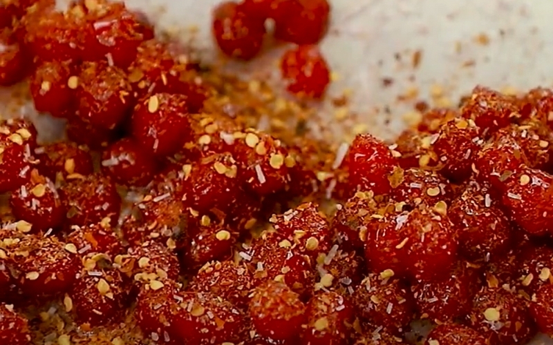 Các bước làm mứt chùm ruột lắc muối ớt 4