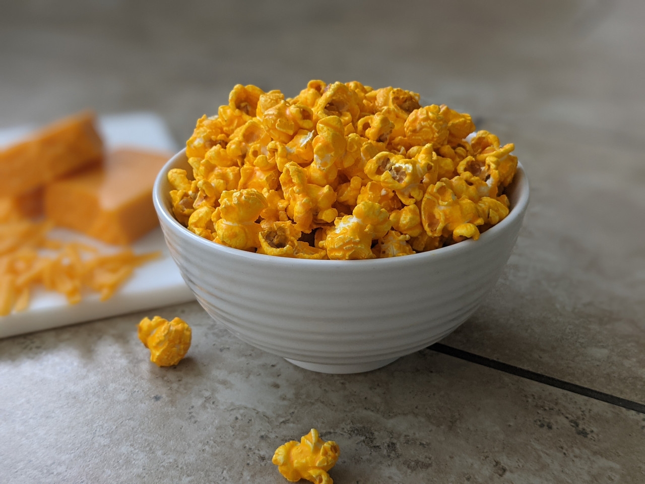 Cách làm bắp rang bơ bằng chảo vị phô mai