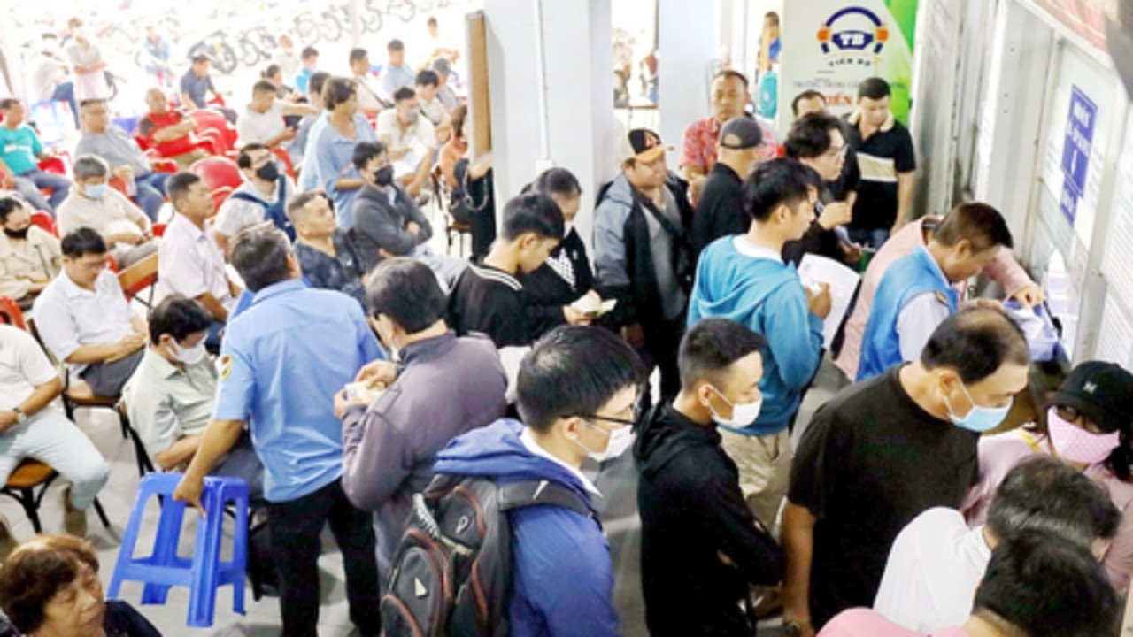 Pending khi là động từ