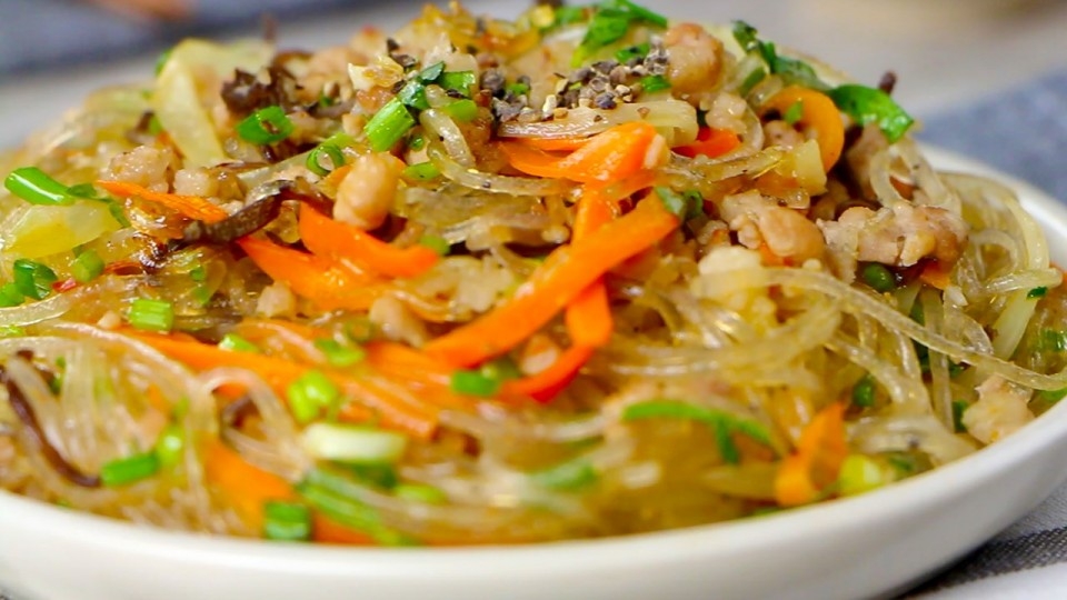 Món miến thịt băm xào dễ làm nhưng lại có vị ngon khó cưỡng