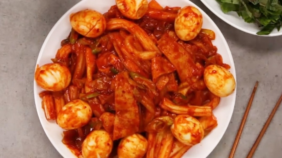 Miến xào cay là món nổi tiếng ở Trung Quốc