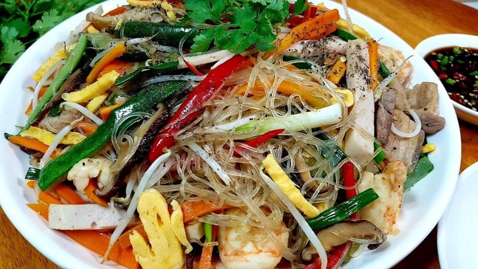 Miến xào thập cẩm bổ sung cho cơ thể đầy đủ dưỡng chất, protein và chất xơ