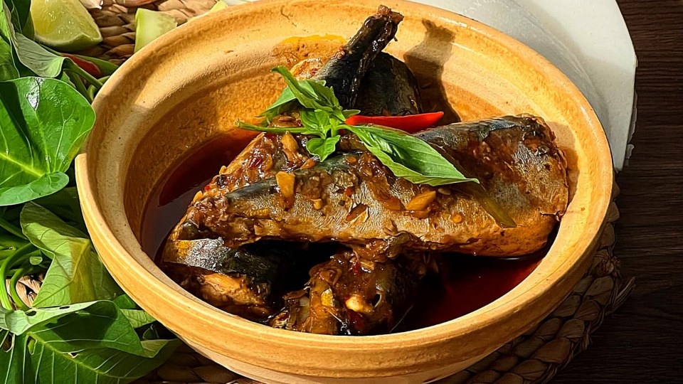 Cá nục kho me chua chua, ngọt ngọt, tê cay