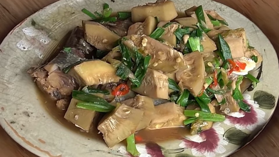 Cá nục kho mít non nên kho lâu cho cá rục ra