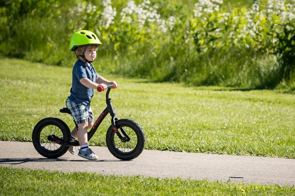 Xe chòi chân giúp tăng cường vận động cho trẻ