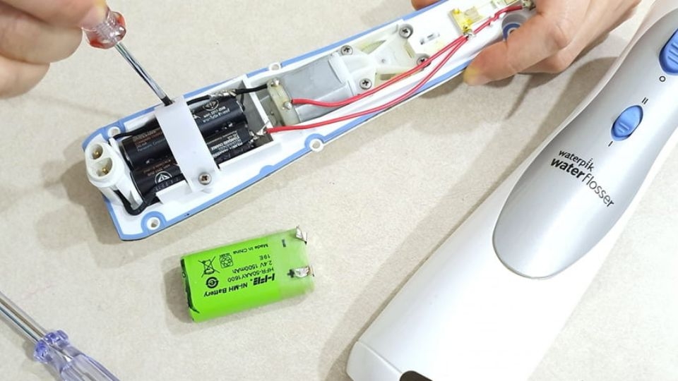 Kiểm tra động cơ máy tăm nước