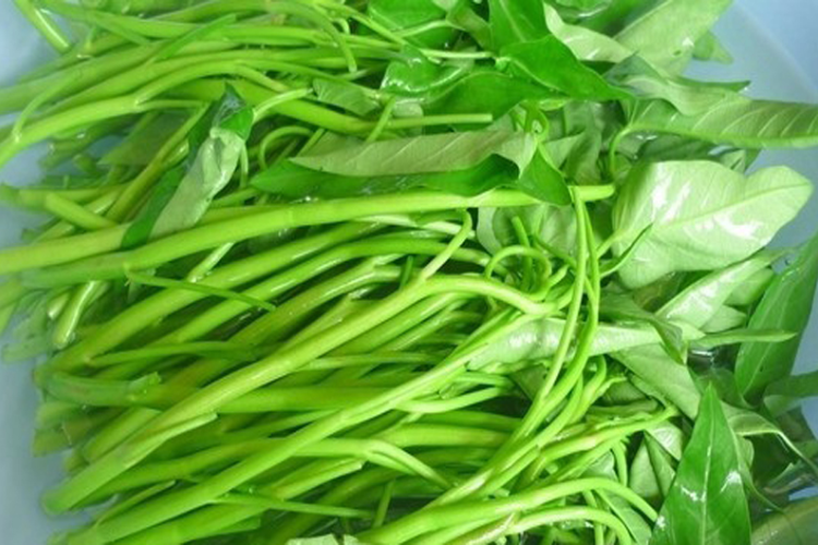 Cách xào rau muống ngon giòn, xanh mướt, làm bữa cơm thường ngày của gia đình trở nên ấn tượng hơn hình 2