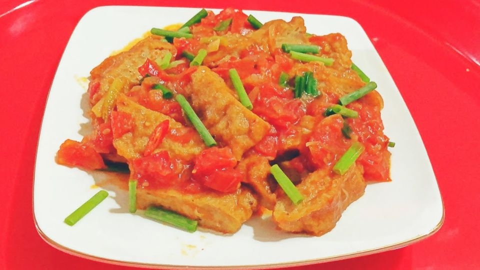 Món chả cá sốt cà chua