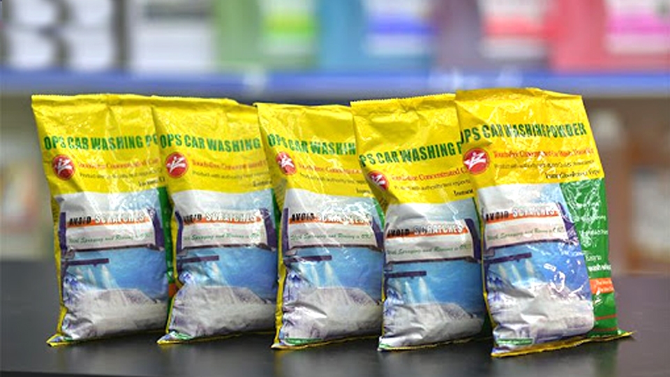 Bột rửa xe không chạm.