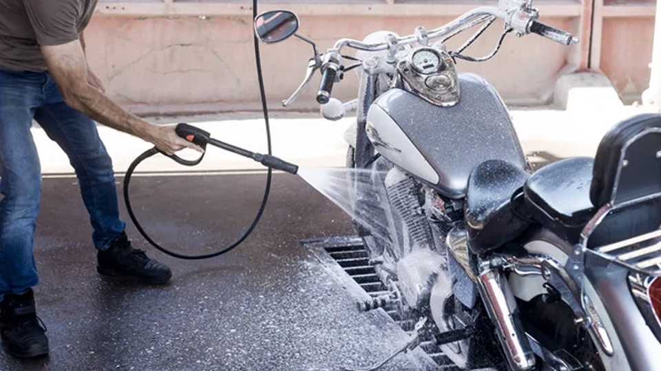 Quy trình rửa xe không chạm.