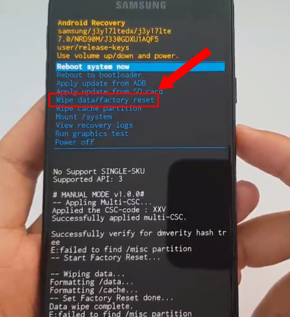 Nhấn chọn 'Wipe Data/ Factory Reset'