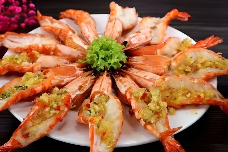 Thành phẩm tôm sốt bơ tỏi ớt cay