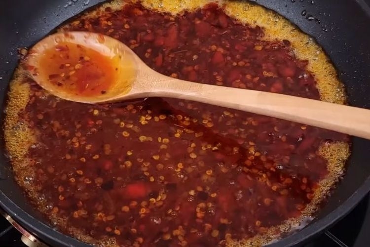 Nấu sốt bơ tỏi ớt thơm lừng