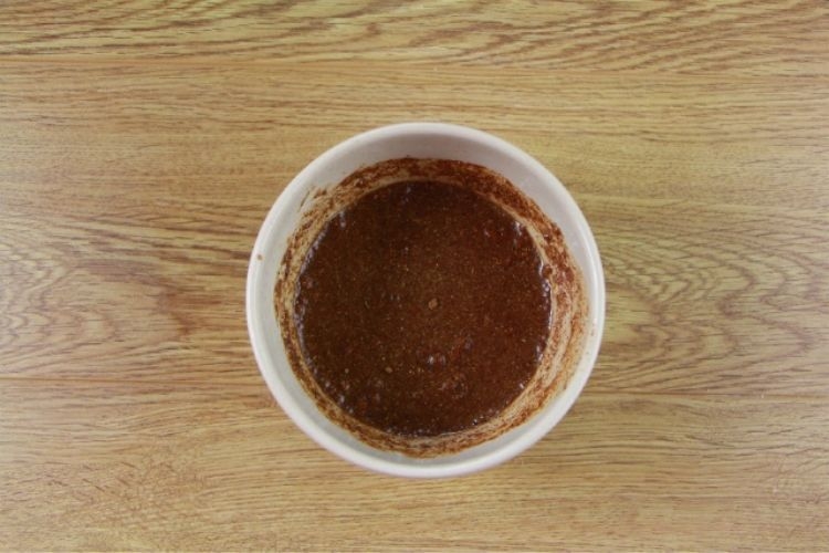 Trộn hỗn hợp gia vị, húng lìu ướp rang lạc
