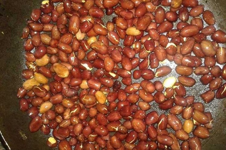 Rang lạc húng lìu bằng chảo chống dính