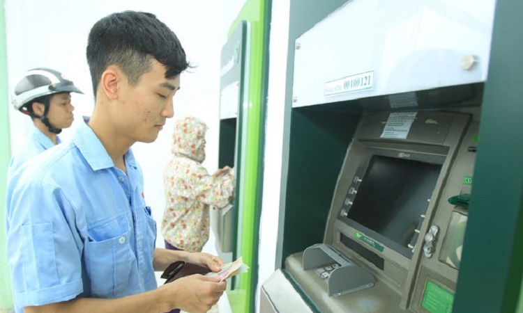 Nhận tiền và hoàn tất giao dịch