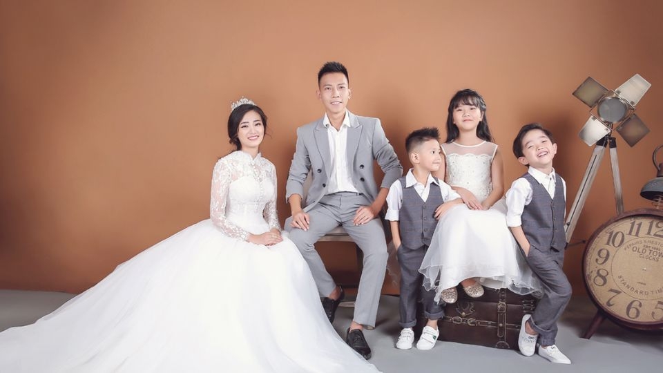 Concept chụp ảnh gia đình 5 thành viên