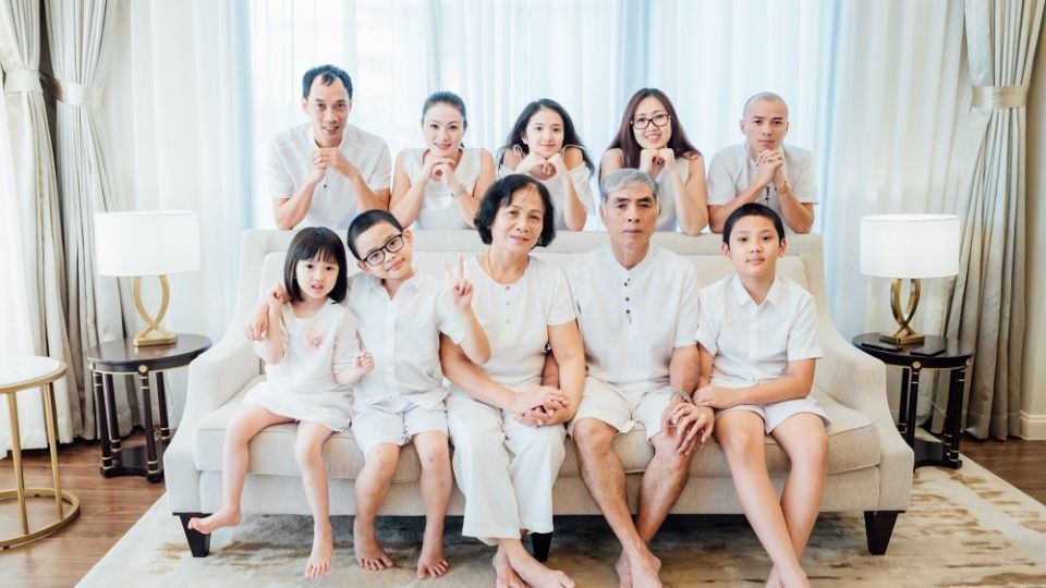 Concept chụp ảnh gia đình gồm nhiều thế hệ