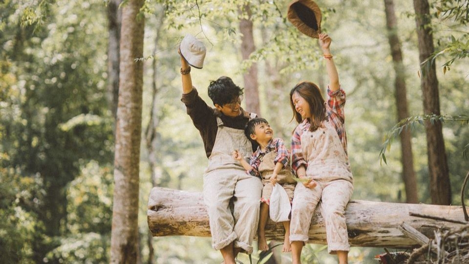 Concept chụp ảnh gia đình giữa thiên nhiên