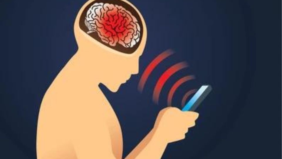 Có nên bật chế độ máy bay khi ngủ? (3)