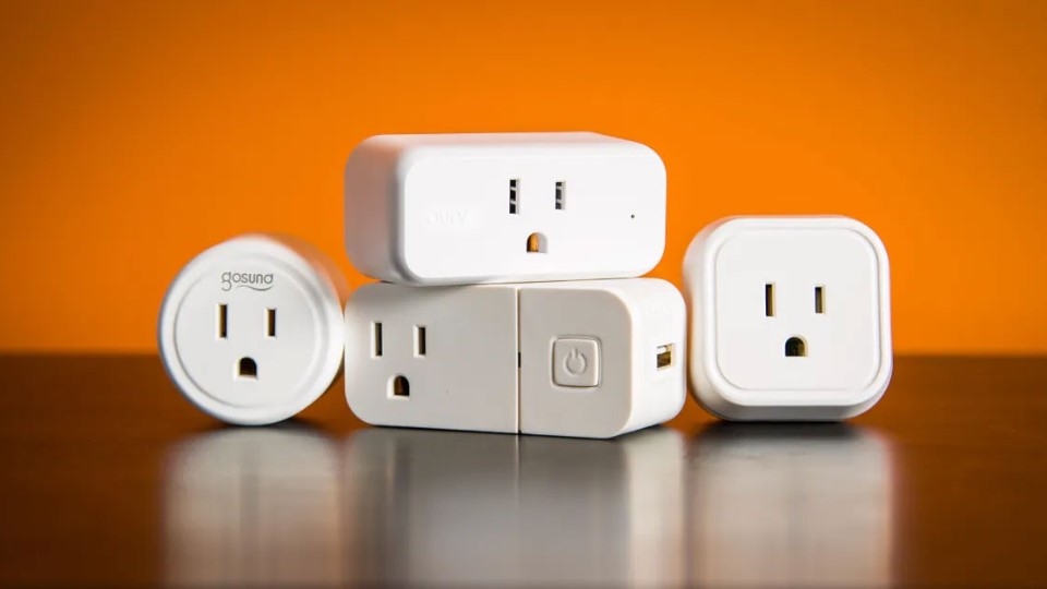 Chọn mua loại ổ cắm điện thông minh