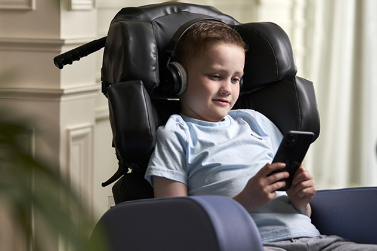 Trẻ em có nên ngồi ghế massage hay không? Những lợi ích và lưu ý khi để trẻ sử dụng ghế massage hình 1